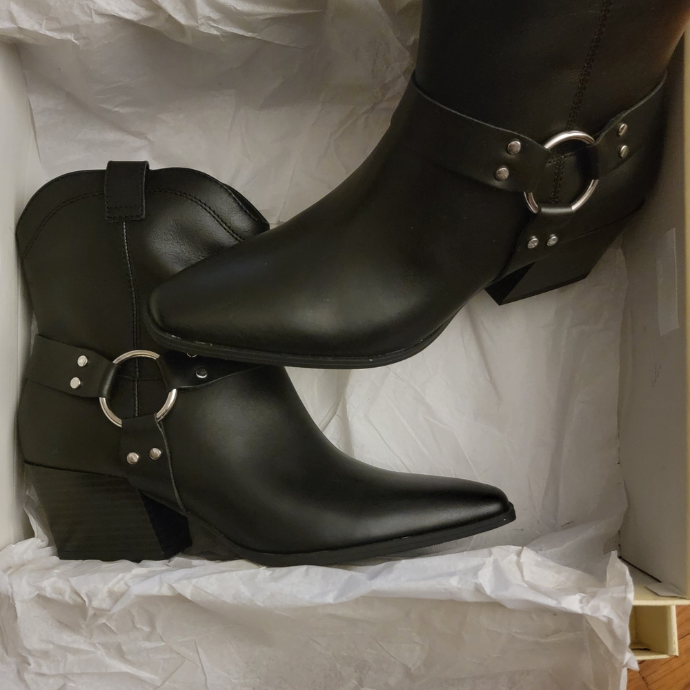 Elegant Black Heeled Boots